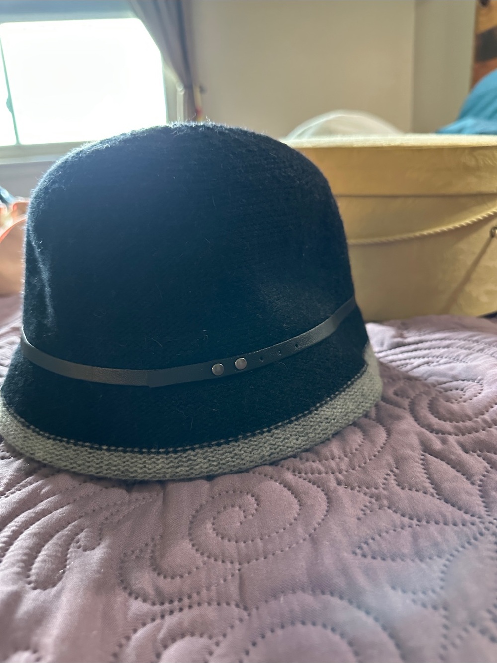 Vintage black Wool-Blend Cloche Bucket Hat with Gray Knit Trim